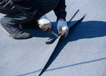 Ocieplenie dachu płaskiego a energooszczędność – poradnik